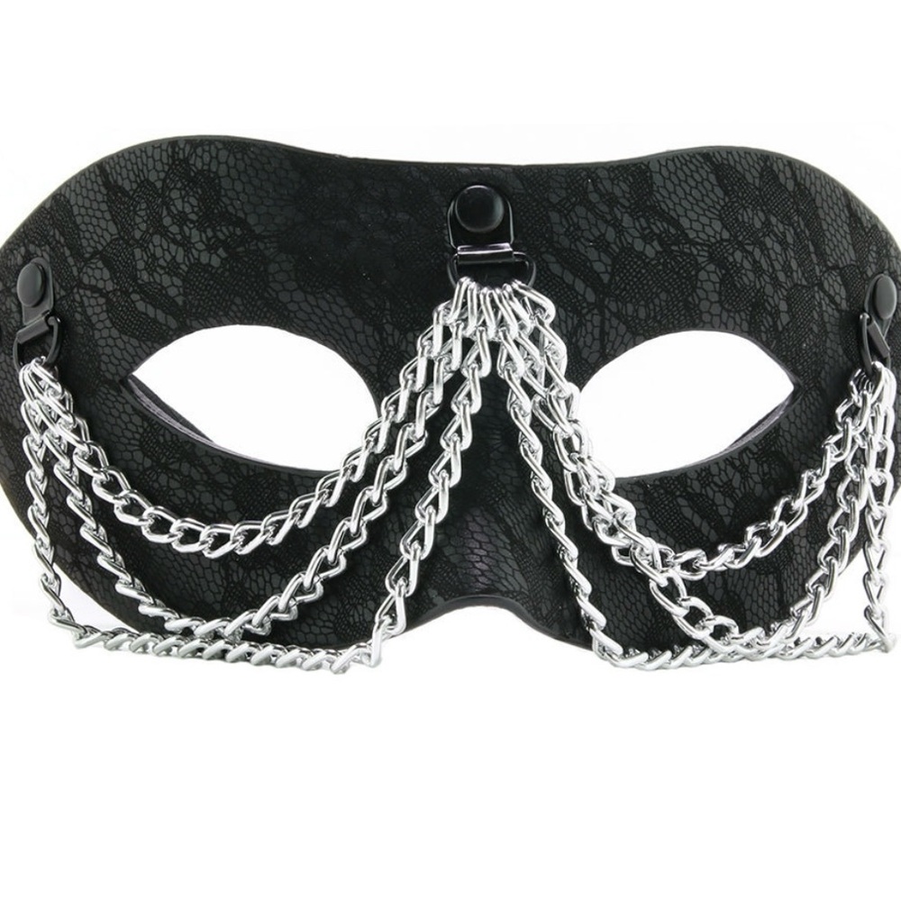 Lace mask with chains